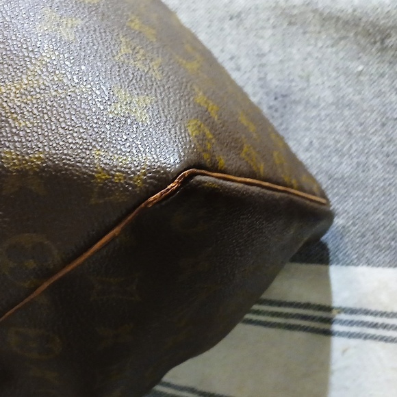Louis Vuitton  Monogram Speedy 30 Hand Bag - Picture 8 of 16